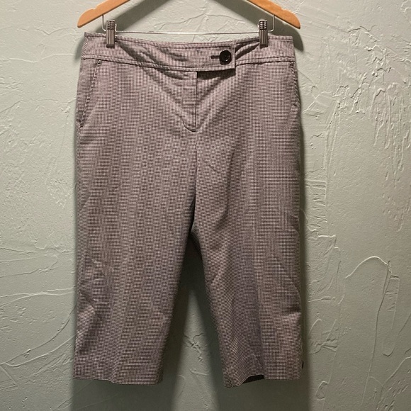 Ann Taylor
12P Capris
Houndstooth black/white - Picture 1 of 6